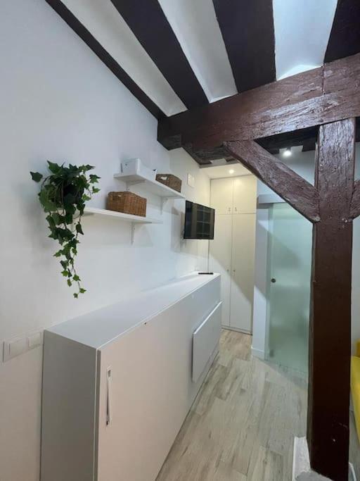Ferienwohnung Tesorito, Estudio Individual En Malasana, Bajo Pequeno En Calle Del Tesoro Madrid Exterior foto