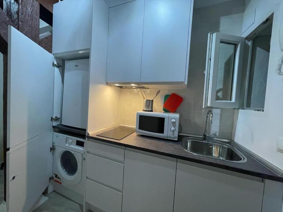 Ferienwohnung Tesorito, Estudio Individual En Malasana, Bajo Pequeno En Calle Del Tesoro Madrid Exterior foto
